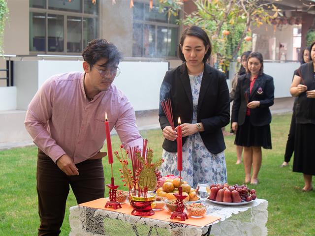 คณะศิลปศาสตร์จัดพิธีไหว้สิ่งศักดิ์สิทธิ์ เสริมความเป็นศิริมงคลเนื่องในโอกาศวันตรุษจีน 2563