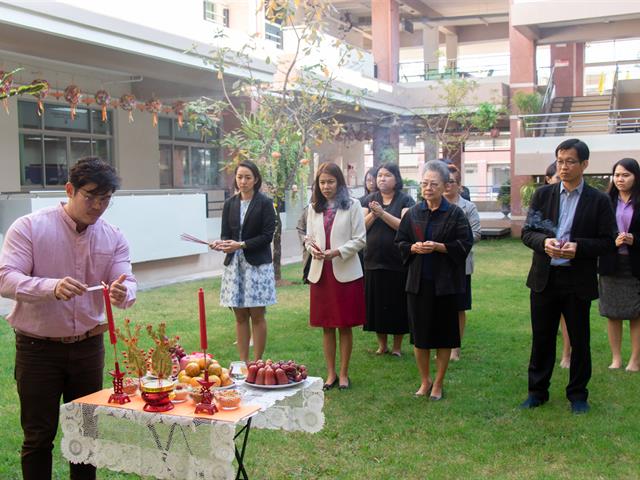 คณะศิลปศาสตร์จัดพิธีไหว้สิ่งศักดิ์สิทธิ์ เสริมความเป็นศิริมงคลเนื่องในโอกาศวันตรุษจีน 2563