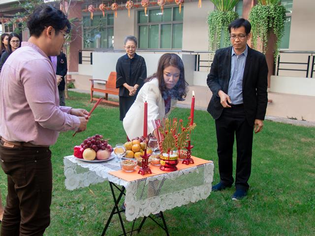 คณะศิลปศาสตร์จัดพิธีไหว้สิ่งศักดิ์สิทธิ์ เสริมความเป็นศิริมงคลเนื่องในโอกาศวันตรุษจีน 2563