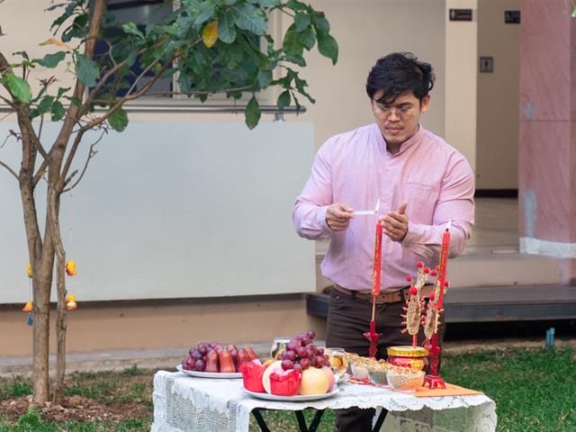 คณะศิลปศาสตร์จัดพิธีไหว้สิ่งศักดิ์สิทธิ์ เสริมความเป็นศิริมงคลเนื่องในโอกาศวันตรุษจีน 2563
