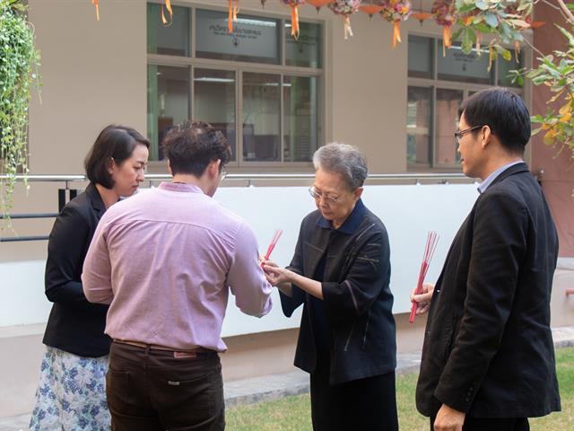 คณะศิลปศาสตร์จัดพิธีไหว้สิ่งศักดิ์สิทธิ์ เสริมความเป็นศิริมงคลเนื่องในโอกาศวันตรุษจีน 2563