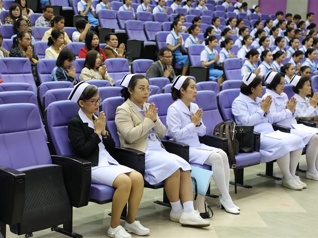 พิธีมอบหมวก เข็ม และดวงประทีป ให้แก่นิสิตคณะพยาศาสตร์ ชั้นปีที่ 2
