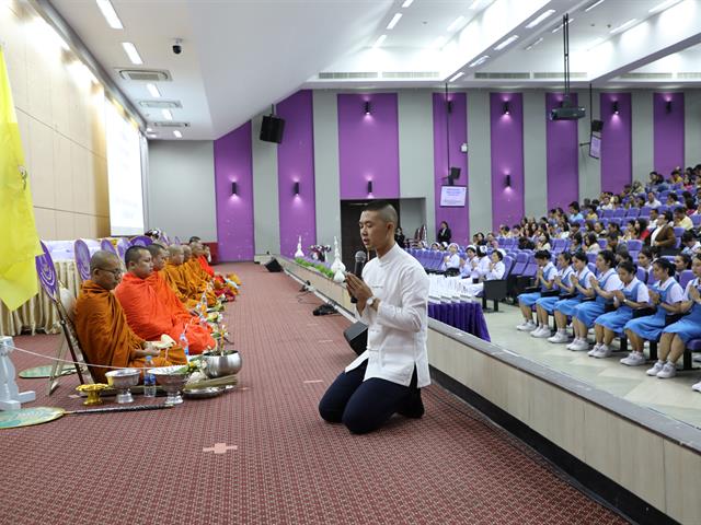 พิธีมอบหมวก เข็ม และดวงประทีป ให้แก่นิสิตคณะพยาศาสตร์ ชั้นปีที่ 2