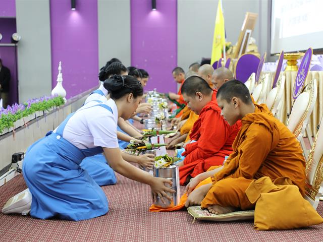 พิธีมอบหมวก เข็ม และดวงประทีป ให้แก่นิสิตคณะพยาศาสตร์ ชั้นปีที่ 2