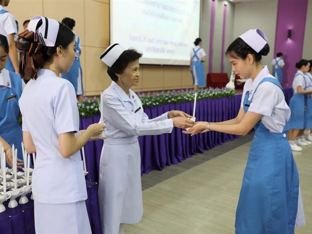 พิธีมอบหมวก เข็ม และดวงประทีป ให้แก่นิสิตคณะพยาศาสตร์ ชั้นปีที่ 2