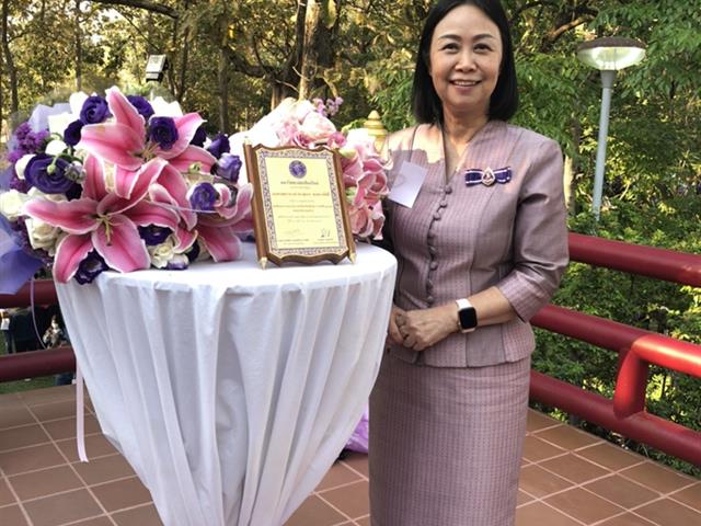 อธิการบดีมหาวิทยาลัยพะเยา เข้ารับมอบโล่ประกาศเกียรติคุณนักศึกษาเก่าดีเด่นมหาวิทยาลัยเชียงใหม่