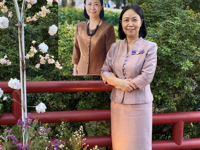 อธิการบดีมหาวิทยาลัยพะเยา เข้ารับมอบโล่ประกาศเกียรติคุณนักศึกษาเก่าดีเด่นมหาวิทยาลัยเชียงใหม่