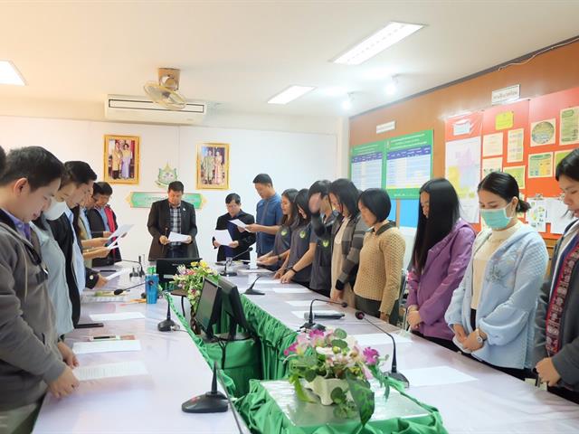 อาจารยศราวุฒิ แสงคำ อาจารย์สาขาวิชาอนามัยสิ่งแวดล้อม ร่วมกล่าวปฏิญาณแสดงเจตจำนง ลดหมอกควันไฟและปริมาณฝุ่นละออง PM2.5