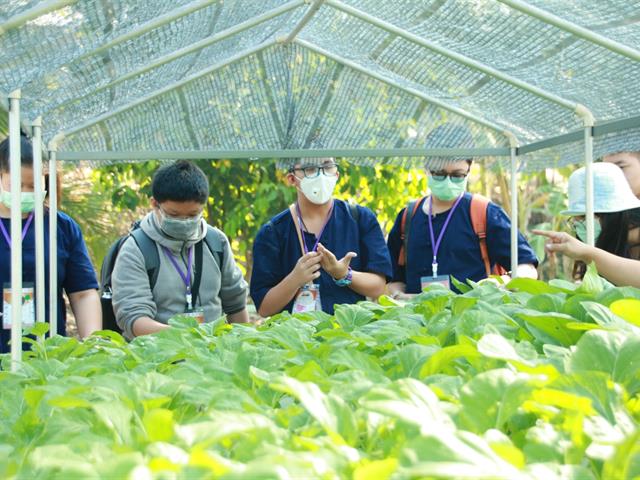 คณะเกษตรศาสตร์และทรัพยากรธรรมชาติ ม.พะเยา ต้อนรับคณะนักเรียนค่ายวิทยาศาสตร์สานสัมพันธ์ฉันท์ วมว. ครั้งที่ 12 ร่วมกิจกรรมทัศนศึกษาแหล่งเรียนรู้ ณ ศูนย์ศึกษาเศรษฐกิจพอเพียงการเกษตรฯ มหาวิทยาลัยพะเยา