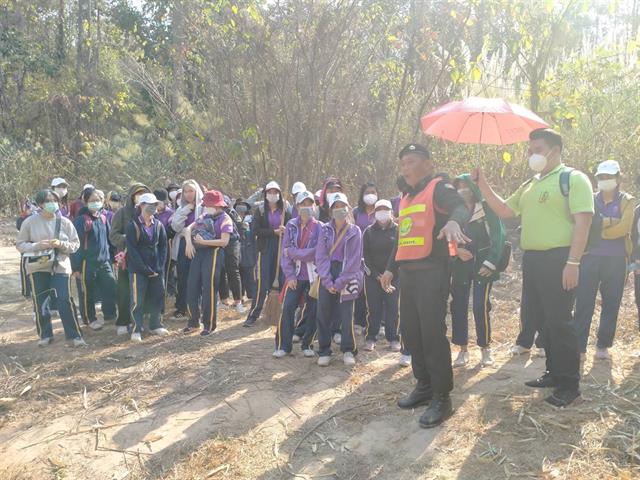 กองอาคารสถานที่มหาวิทยาลัยพะเยา นำนิสิตคณะวิทยาศาสตร์มหาวิทยาลัยพะเยา กว่า 300 คน เรียนรู้วิธีการเฝ้าระวังและวิธีการดับไฟป่า