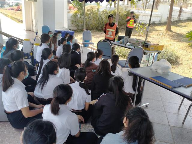 กองอาคารสถานที่มหาวิทยาลัยพะเยา นำนิสิตคณะวิทยาศาสตร์มหาวิทยาลัยพะเยา กว่า 300 คน เรียนรู้วิธีการเฝ้าระวังและวิธีการดับไฟป่า