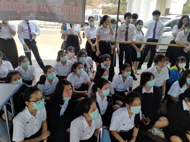 กองอาคารสถานที่มหาวิทยาลัยพะเยา นำนิสิตคณะวิทยาศาสตร์มหาวิทยาลัยพะเยา กว่า 300 คน เรียนรู้วิธีการเฝ้าระวังและวิธีการดับไฟป่า
