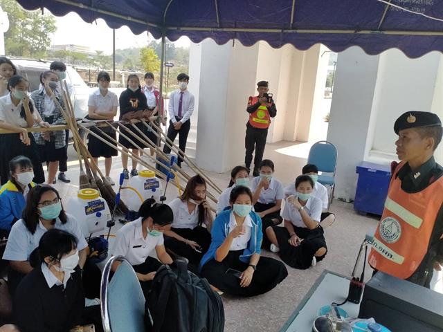 กองอาคารสถานที่มหาวิทยาลัยพะเยา นำนิสิตคณะวิทยาศาสตร์มหาวิทยาลัยพะเยา กว่า 300 คน เรียนรู้วิธีการเฝ้าระวังและวิธีการดับไฟป่า