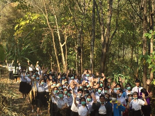 กองอาคารสถานที่มหาวิทยาลัยพะเยา นำนิสิตคณะวิทยาศาสตร์มหาวิทยาลัยพะเยา กว่า 300 คน เรียนรู้วิธีการเฝ้าระวังและวิธีการดับไฟป่า