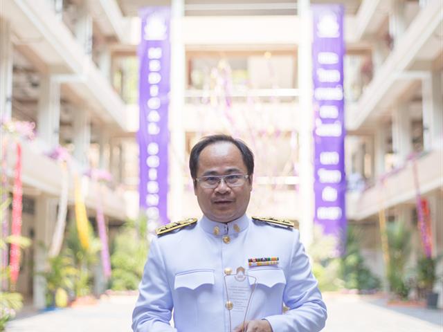 ผู้ช่วยศาสตราจารย์ ดร.คมศักดิ์ พินธะ ได้รับโล่พระราชทานนักวิจัยดีเด่น