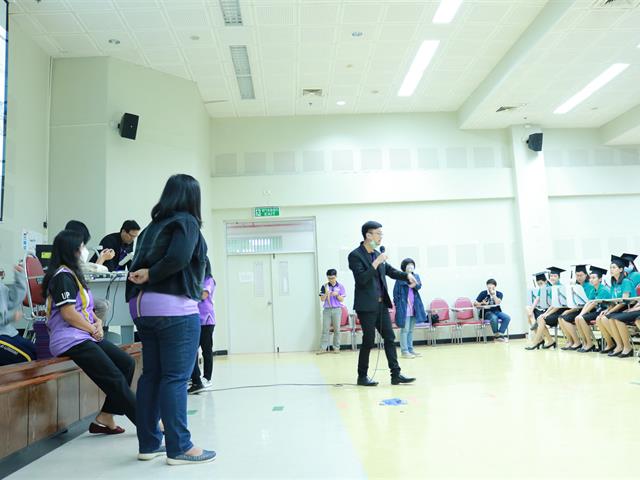 ในวันที่ 21-24 กุมภาพันธ์ 2563 คณะเกษตรศาสตร์และทรัพยากรธรรมชาติ มหาวิทยาลัยพะเยา  จัดการฝึกซ้อมและเตรียมความพร้อมเข้ารับพระราชทานปริญญาบัตรประจำปีการศึกษา 2561 ให้กับบัณฑิต และมหาบัณฑิต ณ อาคารเรียนรวม ห้อง CE10206 มหาวิทยาลัยพะเยา ได้รับเกียรติจากคณบดี ผศ.ดร.บุญฤทธิ์ สินค้างาม กล่าวต้อนรับและแสดงความยินดีแด่ผู้ที่เข้ารับพระราชทานปริญญาบัตรในครั้งนี้ พร้อมฝ่ายฝึกซ้อม นำโดยผู้ช่วยคณบดีฝ่ายสื่อสารองค์กรและกิจการนิสิต ผศ.ดร.วัชระ แลน้อย คณาจารย์ และเจ้าหน้าที่