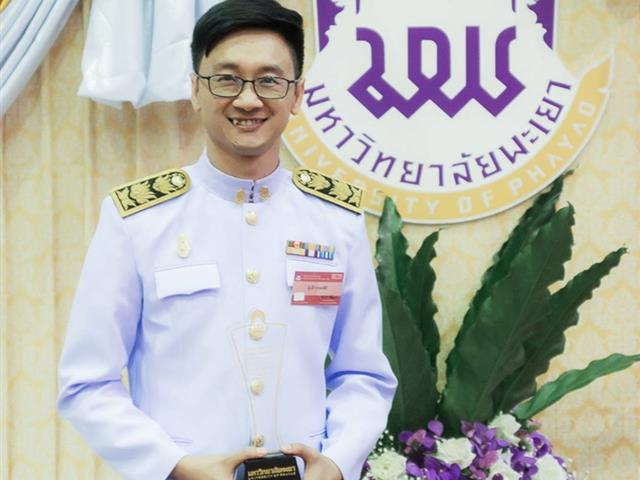 ในวันที่ 21-24 กุมภาพันธ์ 2563 คณะเกษตรศาสตร์และทรัพยากรธรรมชาติ มหาวิทยาลัยพะเยา  จัดการฝึกซ้อมและเตรียมความพร้อมเข้ารับพระราชทานปริญญาบัตรประจำปีการศึกษา 2561 ให้กับบัณฑิต และมหาบัณฑิต ณ อาคารเรียนรวม ห้อง CE10206 มหาวิทยาลัยพะเยา ได้รับเกียรติจากคณบดี ผศ.ดร.บุญฤทธิ์ สินค้างาม กล่าวต้อนรับและแสดงความยินดีแด่ผู้ที่เข้ารับพระราชทานปริญญาบัตรในครั้งนี้ พร้อมฝ่ายฝึกซ้อม นำโดยผู้ช่วยคณบดีฝ่ายสื่อสารองค์กรและกิจการนิสิต ผศ.ดร.วัชระ แลน้อย คณาจารย์ และเจ้าหน้าที่