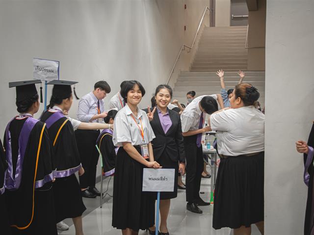 คณะกรรมการดำเนินงานพิธีพระราชทานปริญญาบัตร คณะศิลปศาสตร์ ดำเนินการฝึกซ้อมบัณฑิต เพื่อเตรียมความพร้อมเข้ารับพระราชทานปริญญาบัตร ประจำปีการศึกษา ๒๕๖๑