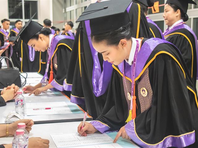 คณะกรรมการดำเนินงานพิธีพระราชทานปริญญาบัตร คณะศิลปศาสตร์ ดำเนินการฝึกซ้อมบัณฑิต เพื่อเตรียมความพร้อมเข้ารับพระราชทานปริญญาบัตร ประจำปีการศึกษา ๒๕๖๑