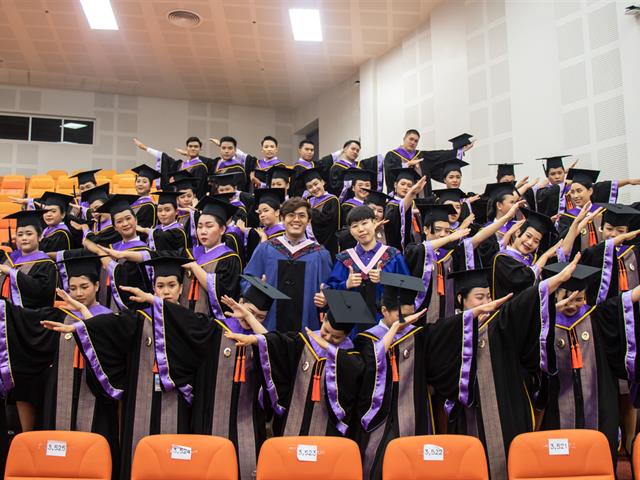 คณะกรรมการดำเนินงานพิธีพระราชทานปริญญาบัตร คณะศิลปศาสตร์ ดำเนินการฝึกซ้อมบัณฑิต เพื่อเตรียมความพร้อมเข้ารับพระราชทานปริญญาบัตร ประจำปีการศึกษา ๒๕๖๑