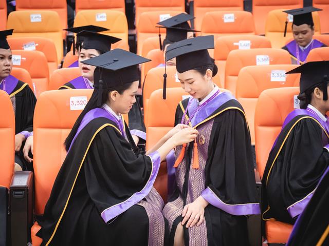 คณะกรรมการดำเนินงานพิธีพระราชทานปริญญาบัตร คณะศิลปศาสตร์ ดำเนินการฝึกซ้อมบัณฑิต เพื่อเตรียมความพร้อมเข้ารับพระราชทานปริญญาบัตร ประจำปีการศึกษา ๒๕๖๑