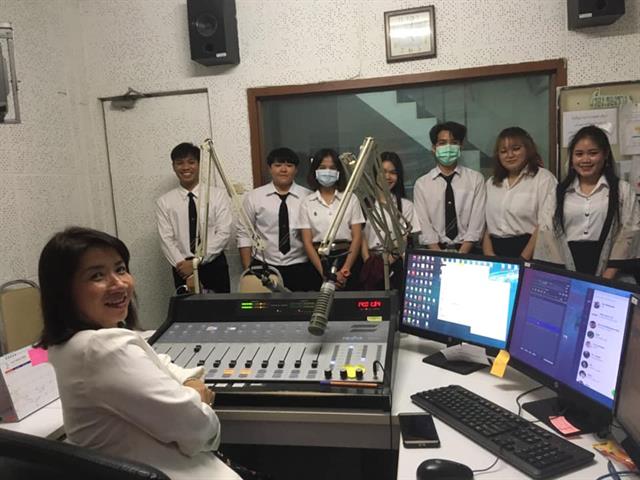คณะนิติศาสตร์ มหาวิทยาลัยพะเยา โดย ผู้ช่วยศาสตราจารย์อุดม งามเมืองสกุล ร่วมกับ MCOT Radio Network อสมท.พะเยา 97.25 MHz. จัดรายการวิทยุ ในหัวข้อ "กฎหมายใกล้ตัว" 