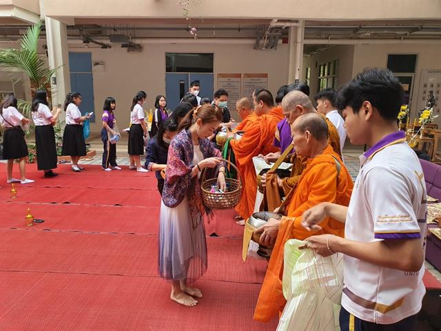 กิจกรรมทำบุญตักบาตร เดือนกุมภาพันธ์ คณะวิทยาศาสตร์การแพทย์ 