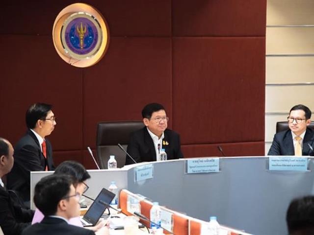 รศ.ดร.พรรณรายรัตน์ ศรีไชยรัตน์ คณบดีคณะนิติศาสตร์ เข้าร่วมประชุม ระหว่าง ดร.สุวิทย์ เมษินทรีย์ รัฐมนตรีว่าการกระทรวงกระทรวงการอุดมศึกษา วิทยาศาสตร์ วิจัยและนวัตกรรม และคณบดีคณะนิติศาสตร์ทั่วประเทศ เพื่อกำหนดแนวทางในการพัฒนาวิชานิติศาสตร์