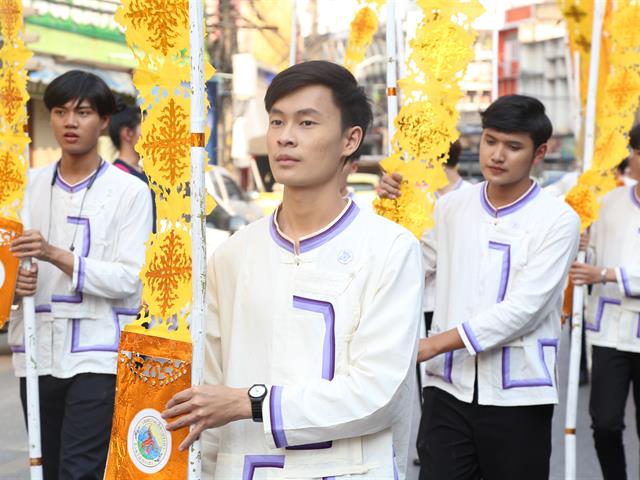 แห่งผ้าห่มพระธาตุจอมทอง 