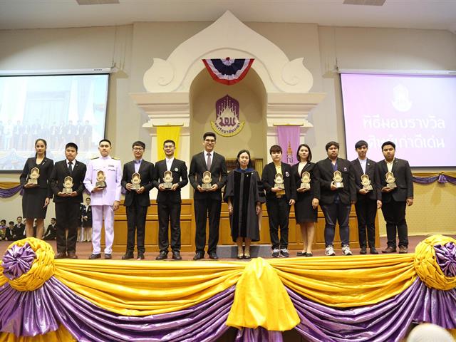 ศิษย์เก่าพยาบาลศาสตร์ รุ่นที่ 7 ที่ได้รับรางวัลศิษย์เก่าดีเด่น ประจำปี 2563