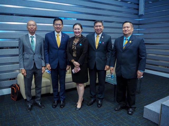 ขอแสดงความยินดีกับ ผศ.ดร.วิมลเรขา ศิริชัยราวรรณ อาจารย์ประจำ คณะนิติศาสตร์ มหาวิทยาลัยพะเยา ในโอกาสที่ได้รับการแต่งตั้งขึ้นทะเบียนเป็นอนุญาโตตุลาการ สำนักงานคณะกรรมการกำกับและส่งเสริมการประกอบธุรกิจประกันภัย (คปภ.)