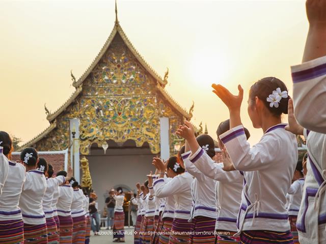 ประเพณีแห่ผ้าห่มพระธาตุจอมทอง