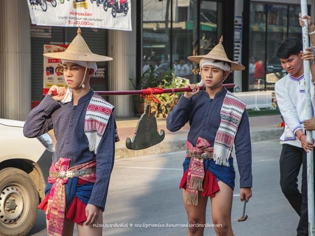 ประเพณีแห่ผ้าห่มพระธาตุจอมทอง
