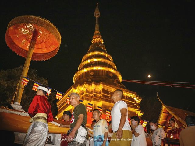 ประเพณีแห่ผ้าห่มพระธาตุจอมทอง