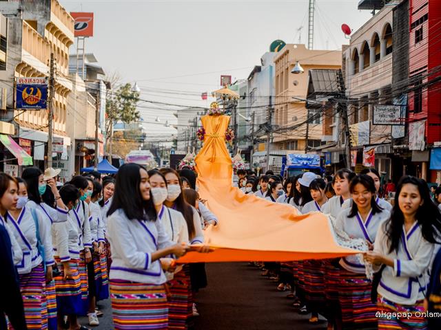 คณะศิลปศาสตร์ มหาวิทยาลัยพะเยา เข้าร่วมโครงการ “ประเพณีแห่ผ้าห่มพระธาตุจอมทอง” ครั้งที่ ๕