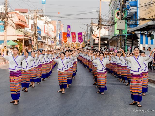 คณะศิลปศาสตร์ มหาวิทยาลัยพะเยา เข้าร่วมโครงการ “ประเพณีแห่ผ้าห่มพระธาตุจอมทอง” ครั้งที่ ๕
