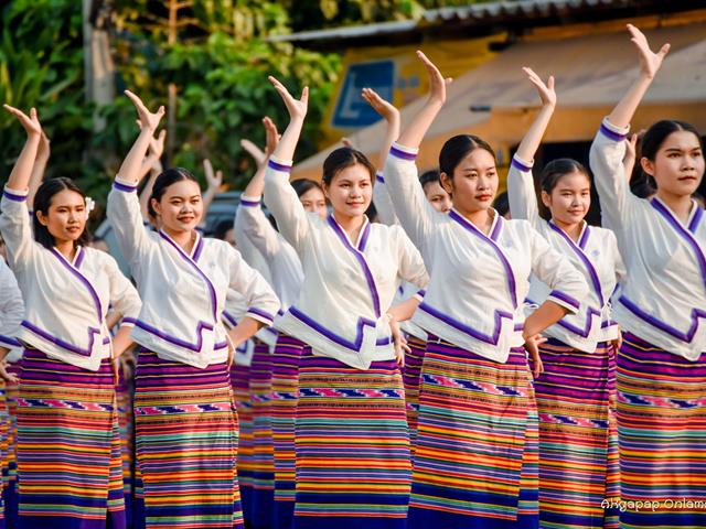 คณะศิลปศาสตร์ มหาวิทยาลัยพะเยา เข้าร่วมโครงการ “ประเพณีแห่ผ้าห่มพระธาตุจอมทอง” ครั้งที่ ๕