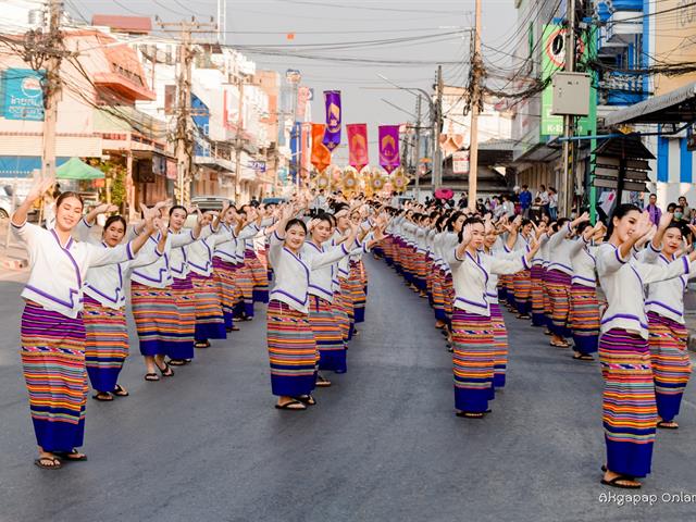 คณะศิลปศาสตร์ มหาวิทยาลัยพะเยา เข้าร่วมโครงการ “ประเพณีแห่ผ้าห่มพระธาตุจอมทอง” ครั้งที่ ๕