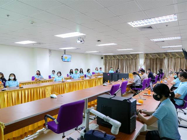 คณะผู้บริหารเข้าตรวจเยี่ยมศูนย์บรรณสารและการเรียนรู้