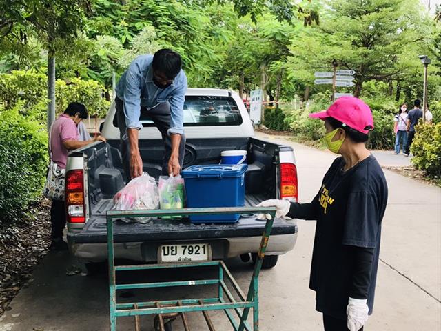รองอธิการบดีฝ่ายคุณภาพนิสิต มหาวิทยาลัยพะเยา ลงพื้นที่ตรวจเยี่ยมหอพักนิสิตและจุดคัดกรองCOVID-19 ต้อนรับนิสิตรายงานตัวเข้าหอพัก