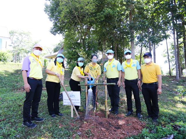 อธิการบดีมหาวิทยาลัยพะเยา นำทีมคณะผู้บริหารร่วมโครงการจิตอาสาพระราชทาน “เราทำความดีเพื่อชาติ ศาสน์ กษัตริย์” และกิจกรรม “จิตอาสาพัฒนาปลูกต้นไม้” เนื่องในโอกาสวันเฉลิมพระชนมพรรษาพระบาทสมเด็จพระเจ้าอยู่หัว 28 กรกฎาคม 2563