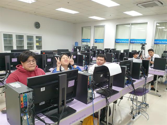 ตัวแทนนิสิตคณะนิติศาสตร์ มหาวิทยาลัยพะเยา   เข้าร่วมการแข่งขันตอบปัญหากฎหมายออนไลน์ทั่วประเทศ ระดับอุดมศึกษา (ปริญญาตรี) ประจำปี 2563 