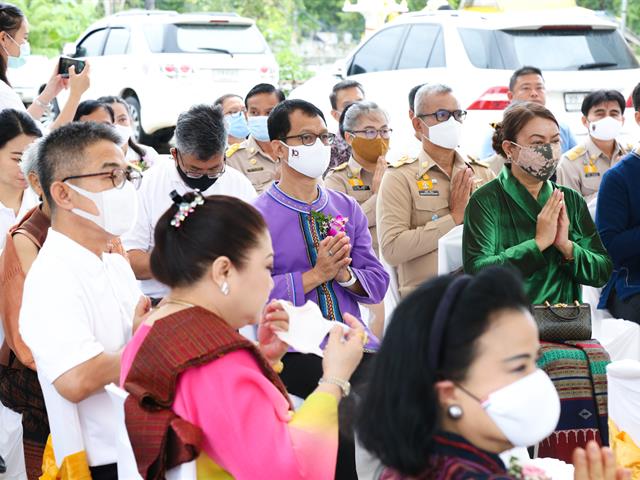 รองอธิการบดีฝ่ายสื่อสารองค์กรมหาวิทยาลัยพะเยา ร่วมแสดงความยินดี ตรวจคนเข้าเมืองจังหวัดพะเยา ในโอกาสตั้งที่ทำการแห่งใหม่ ณ ตำบลแม่ปืม จังหวัดพะเยา