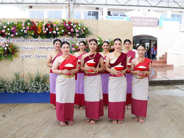 รองอธิการบดีฝ่ายสื่อสารองค์กรมหาวิทยาลัยพะเยา ร่วมแสดงความยินดี ตรวจคนเข้าเมืองจังหวัดพะเยา ในโอกาสตั้งที่ทำการแห่งใหม่ ณ ตำบลแม่ปืม จังหวัดพะเยา