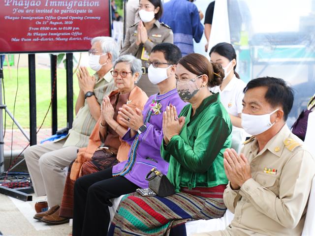 รองอธิการบดีฝ่ายสื่อสารองค์กรมหาวิทยาลัยพะเยา ร่วมแสดงความยินดี ตรวจคนเข้าเมืองจังหวัดพะเยา ในโอกาสตั้งที่ทำการแห่งใหม่ ณ ตำบลแม่ปืม จังหวัดพะเยา