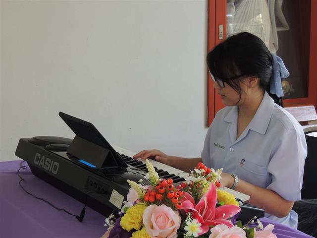 กิจกรรมทำบุญตักบาตรข้าวสารอาหารแห้ง รับฟังธรรม 
