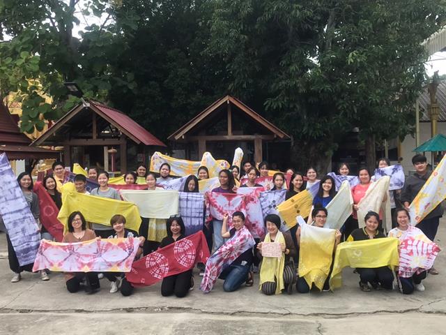 รองคณบดีฝ่ายวิจัย คณะศิลปศาสตร์ จัดอบรมหลักสูตร ท้องถิ่นกับเทคโนโลยี หัวข้อ “การย้อมผ้าสไตล์อินเดียและการเย็บผ้าด้นมือ”