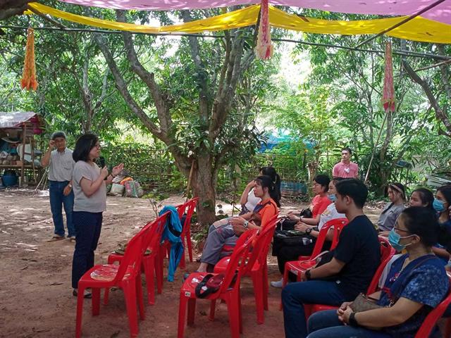 คณะศิลปศาสตร์ จัดอบรมหลักสูตรท้องถิ่นกับเทคโนโลยี หัวข้อ “การทำจานใบไม้และขนมแตงไทย”