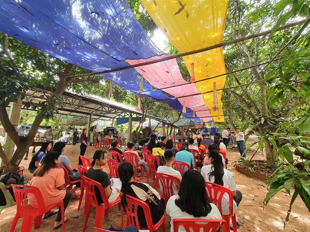 คณะศิลปศาสตร์ จัดอบรมหลักสูตรท้องถิ่นกับเทคโนโลยี หัวข้อ “การทำจานใบไม้และขนมแตงไทย”