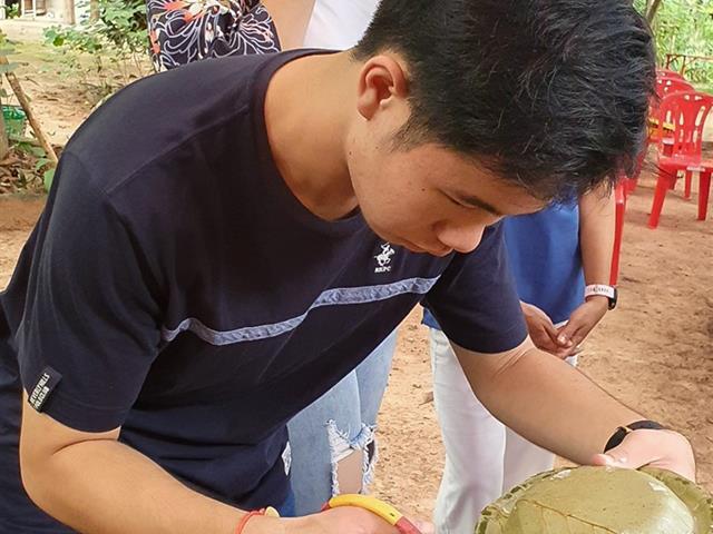 คณะศิลปศาสตร์ จัดอบรมหลักสูตรท้องถิ่นกับเทคโนโลยี หัวข้อ “การทำจานใบไม้และขนมแตงไทย”
